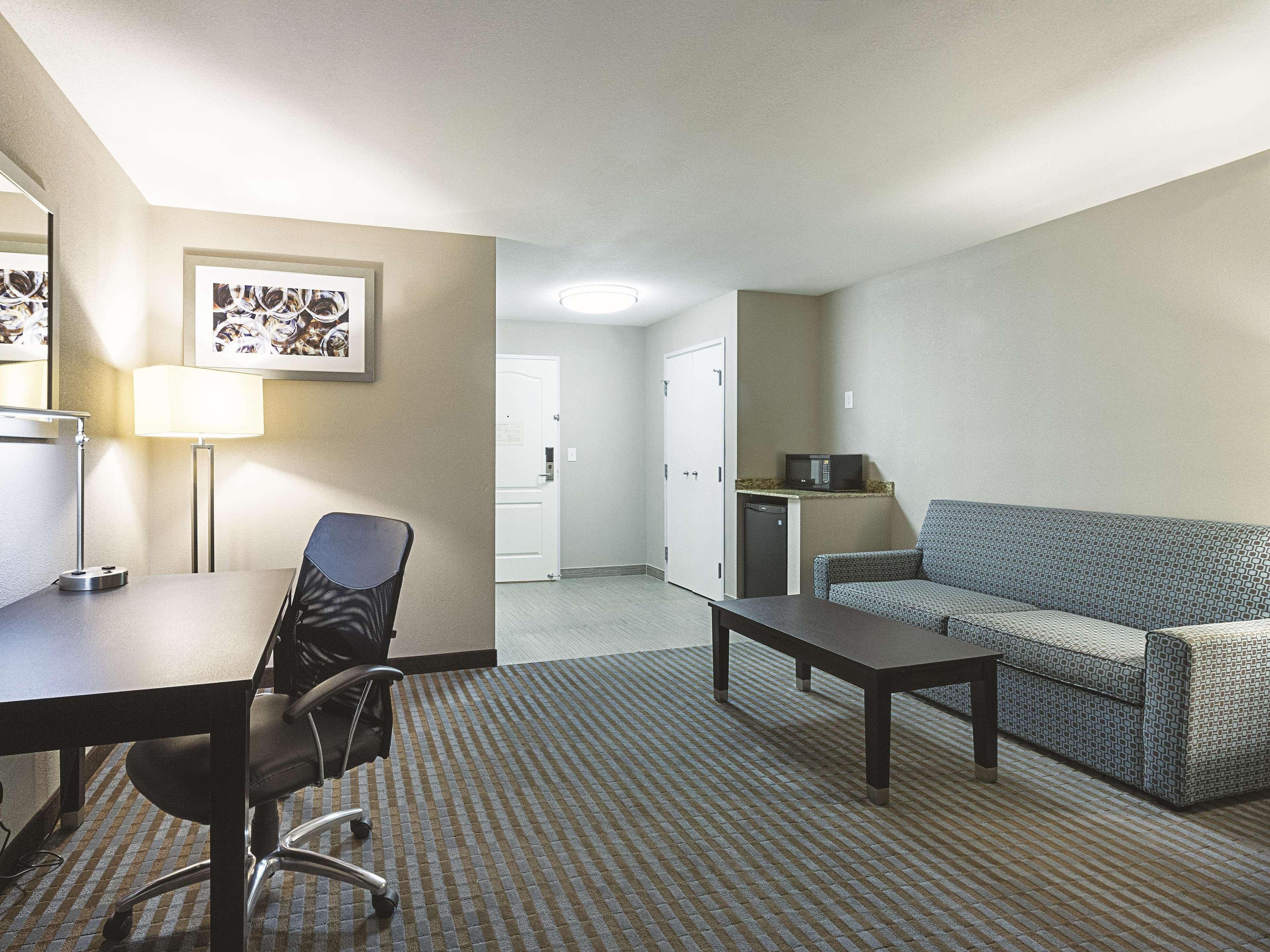 La Quinta Inn & Suites Casino And Bar By Wyndham Glendive Esterno foto