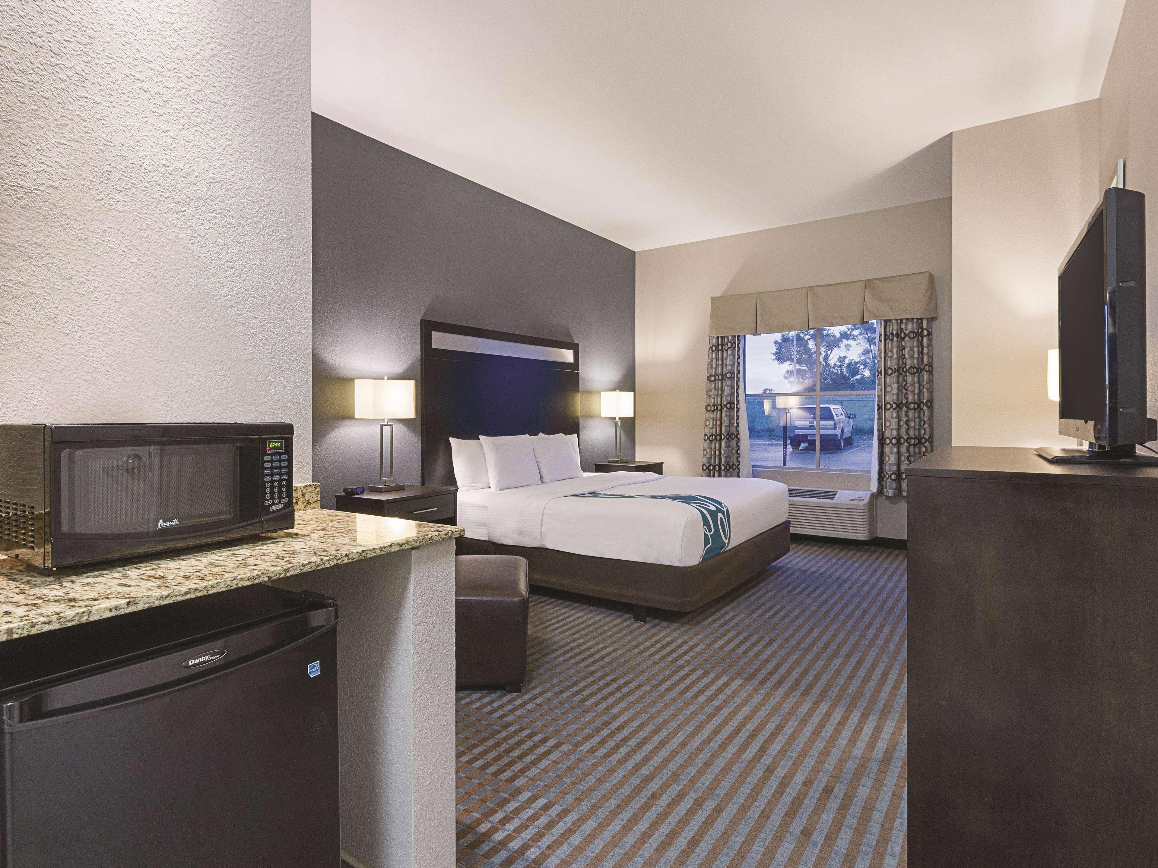 La Quinta Inn & Suites Casino And Bar By Wyndham Glendive Esterno foto