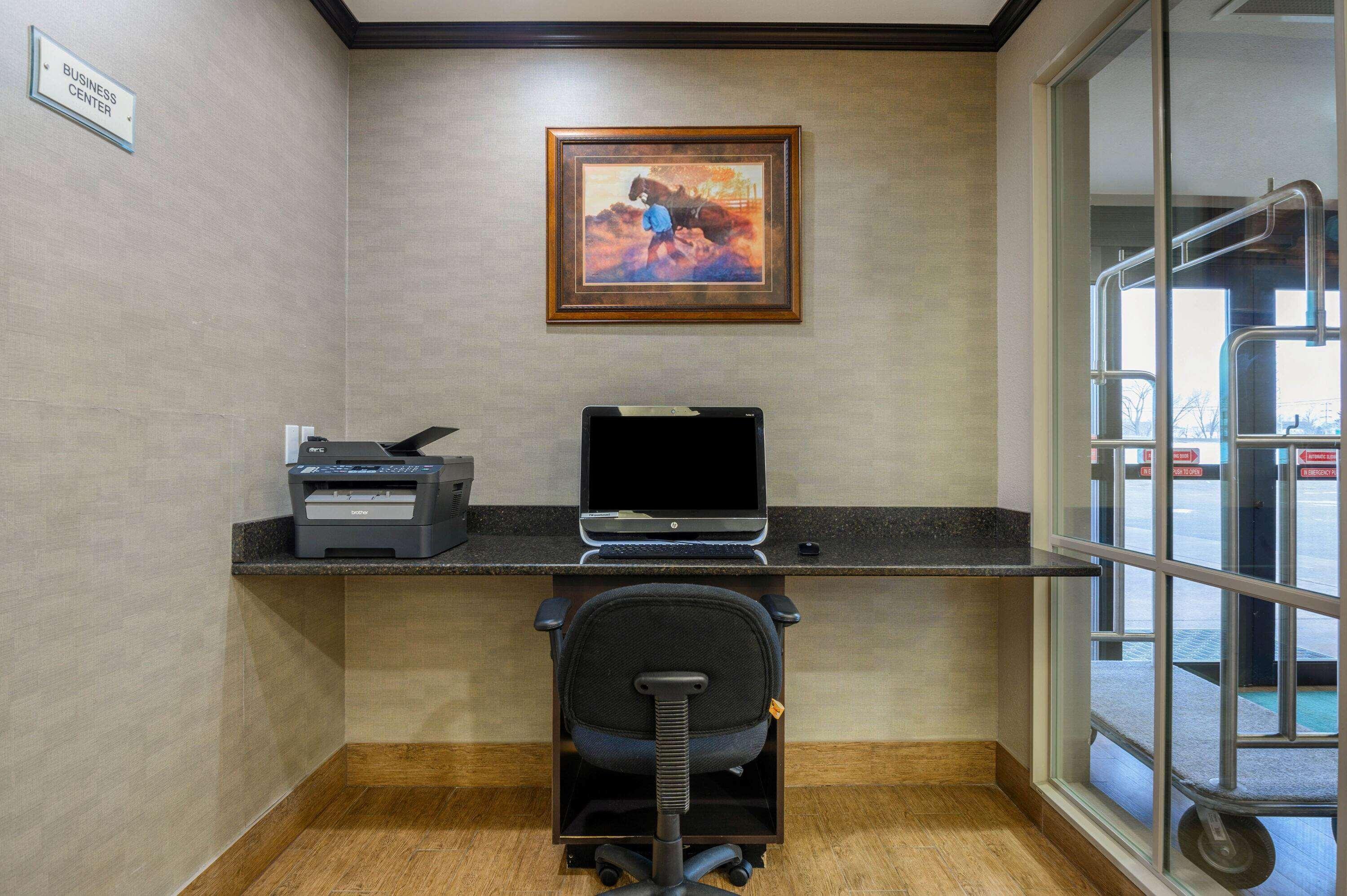 La Quinta Inn & Suites Casino And Bar By Wyndham Glendive Esterno foto