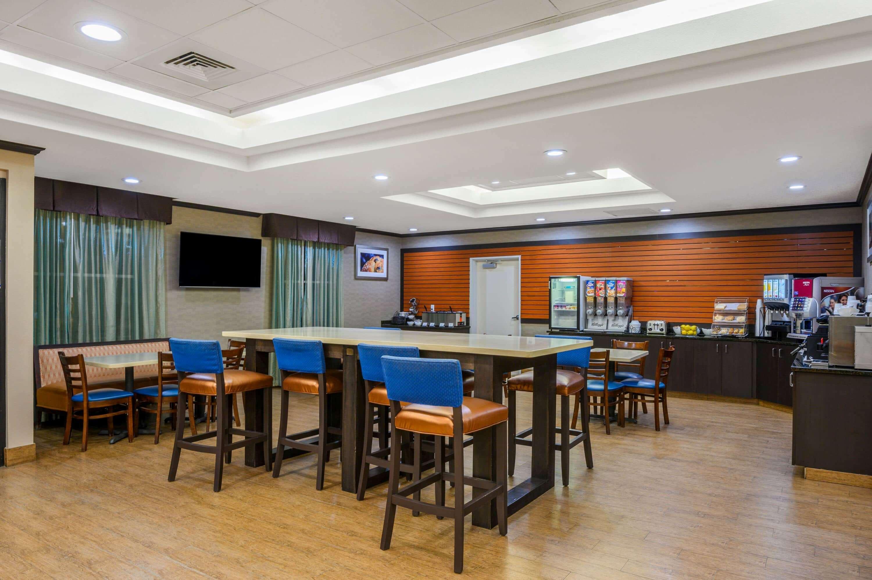 La Quinta Inn & Suites Casino And Bar By Wyndham Glendive Esterno foto