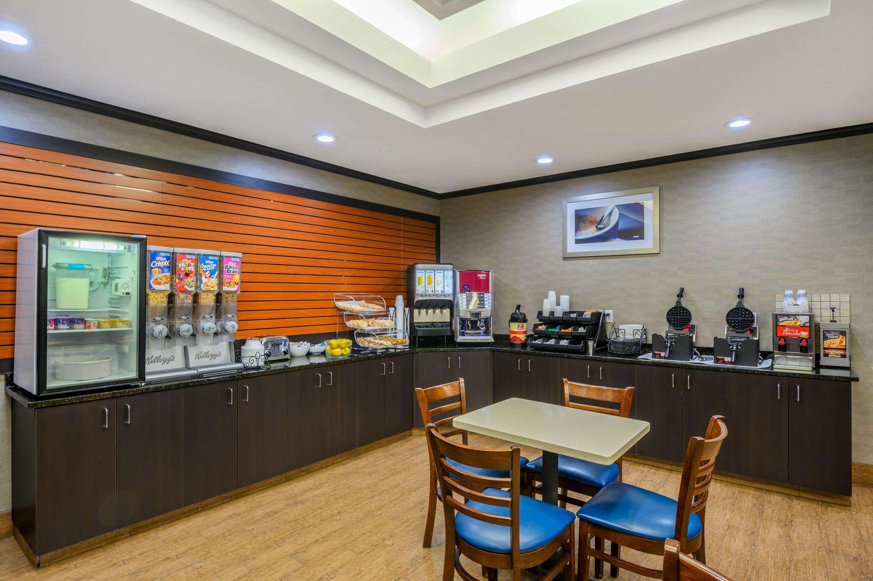 La Quinta Inn & Suites Casino And Bar By Wyndham Glendive Esterno foto