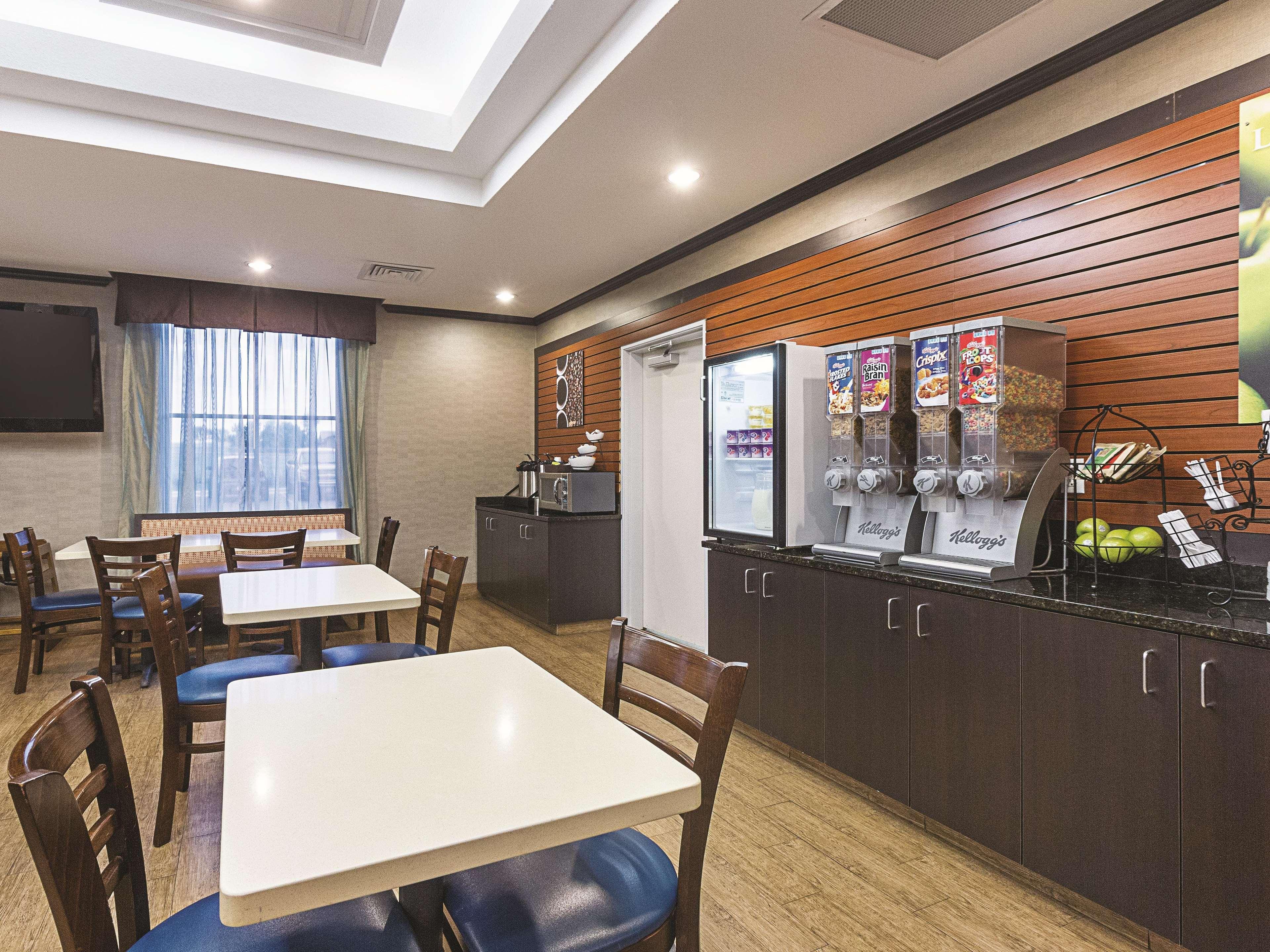 La Quinta Inn & Suites Casino And Bar By Wyndham Glendive Esterno foto