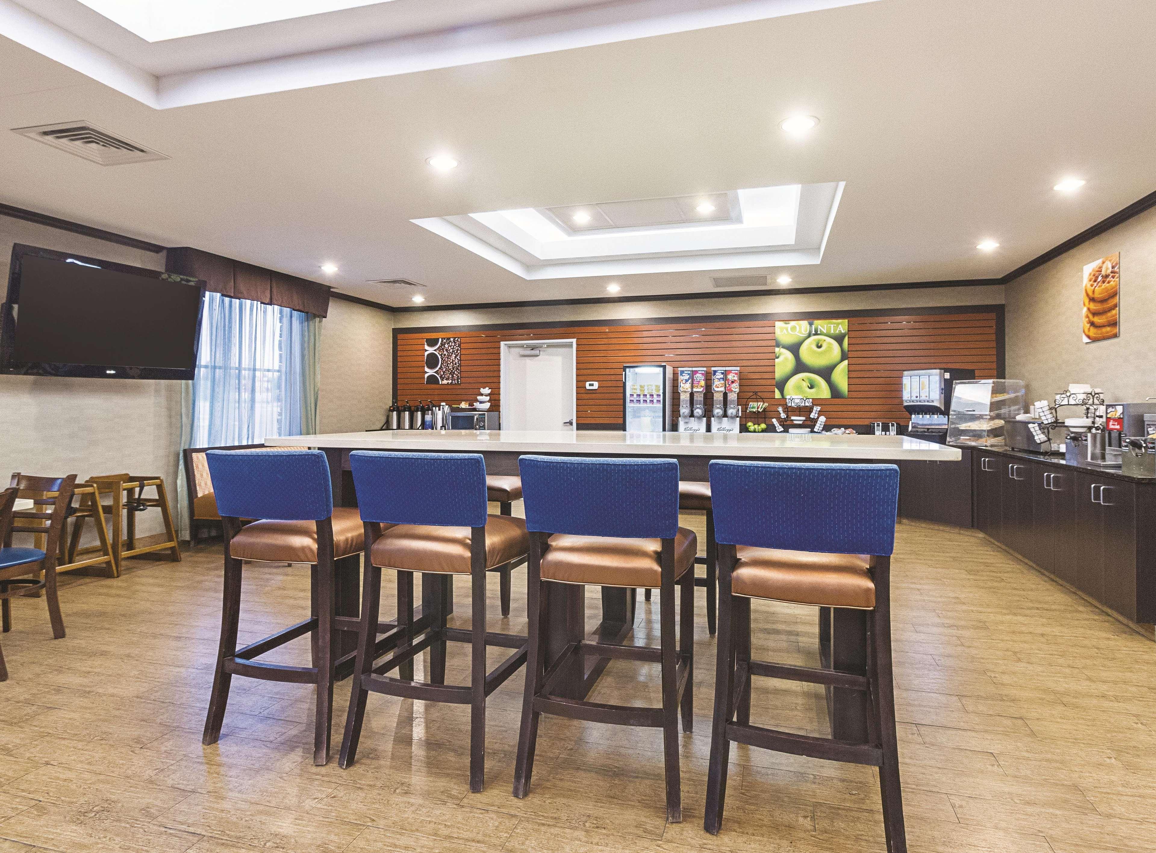 La Quinta Inn & Suites Casino And Bar By Wyndham Glendive Esterno foto
