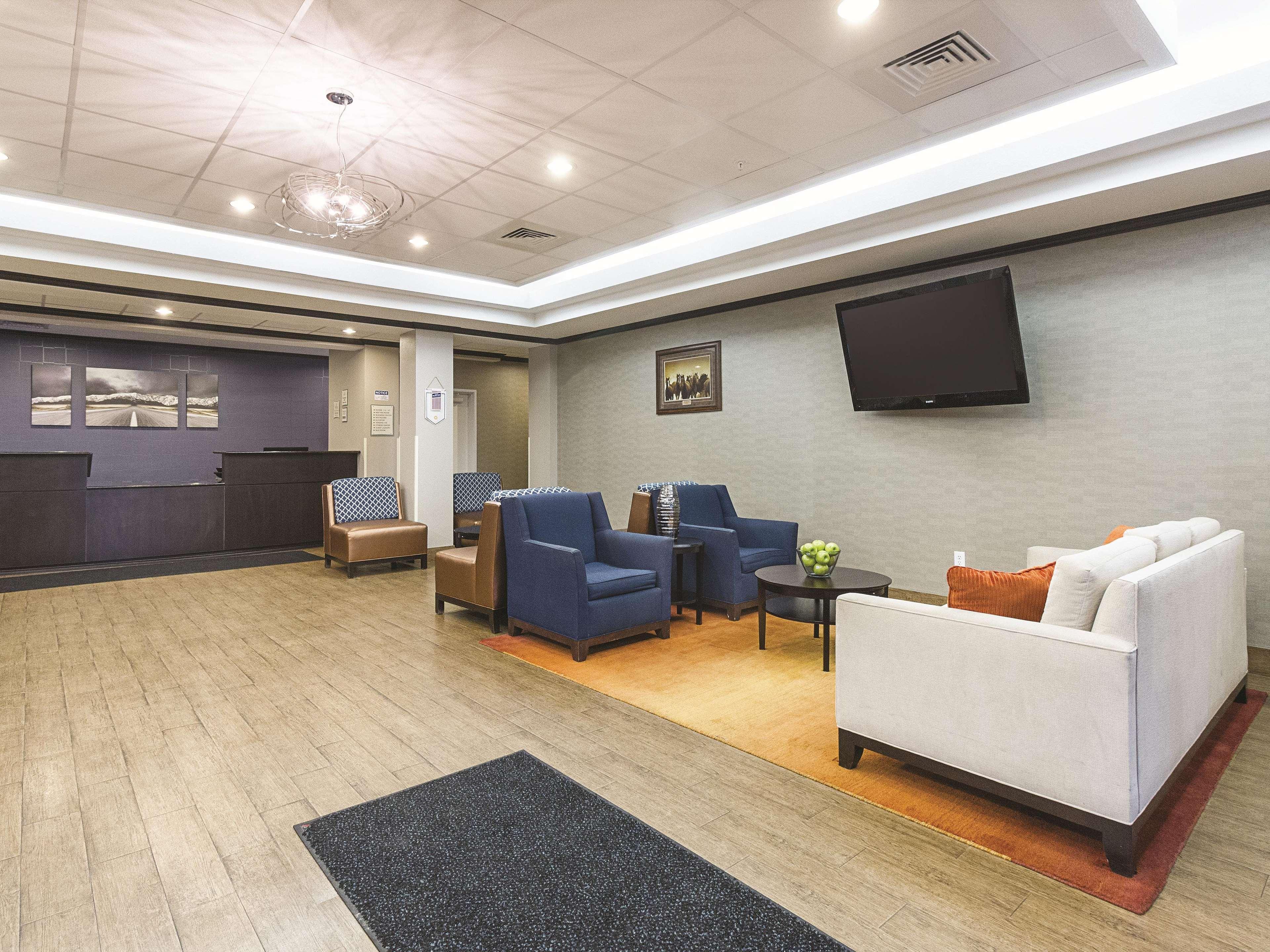 La Quinta Inn & Suites Casino And Bar By Wyndham Glendive Esterno foto