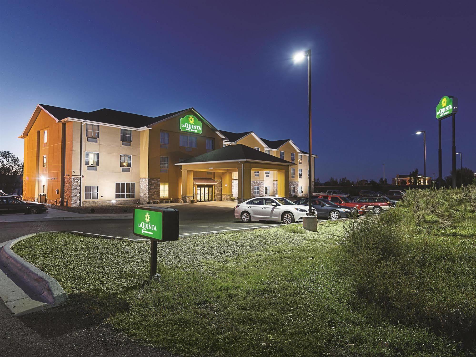 La Quinta Inn & Suites Casino And Bar By Wyndham Glendive Esterno foto